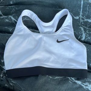 womens small white nike sports bra